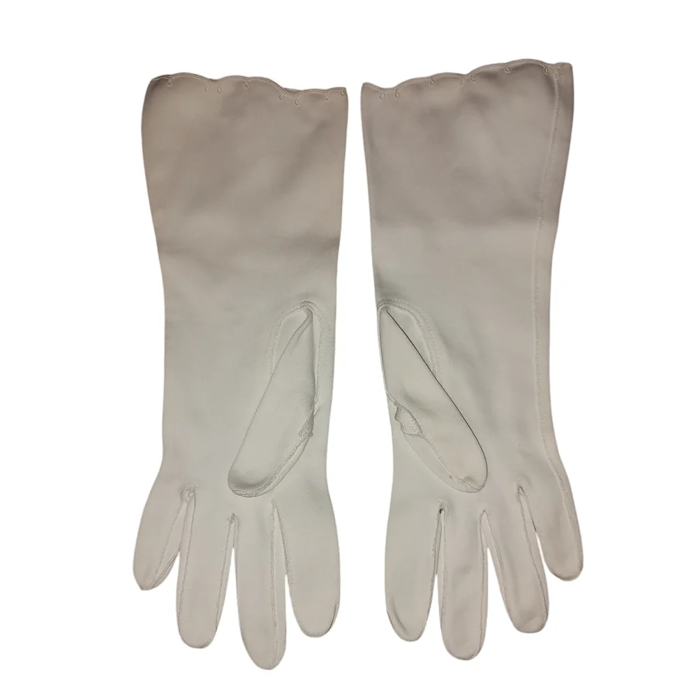 Elegant Vintage 1970s White Embroidered Women's Gloves